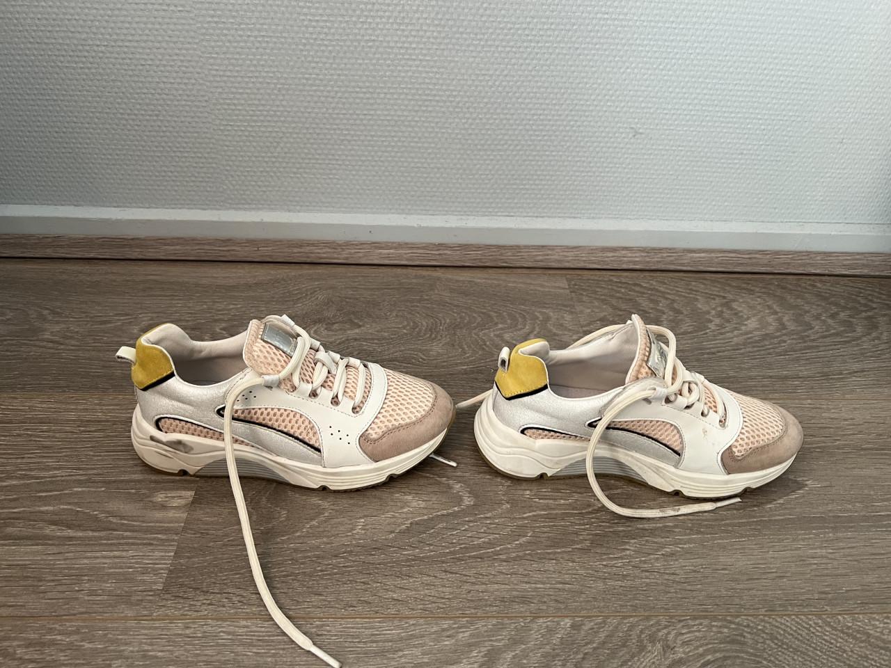 Wysh meisjessneakers maat 33 z.g.a.n.
