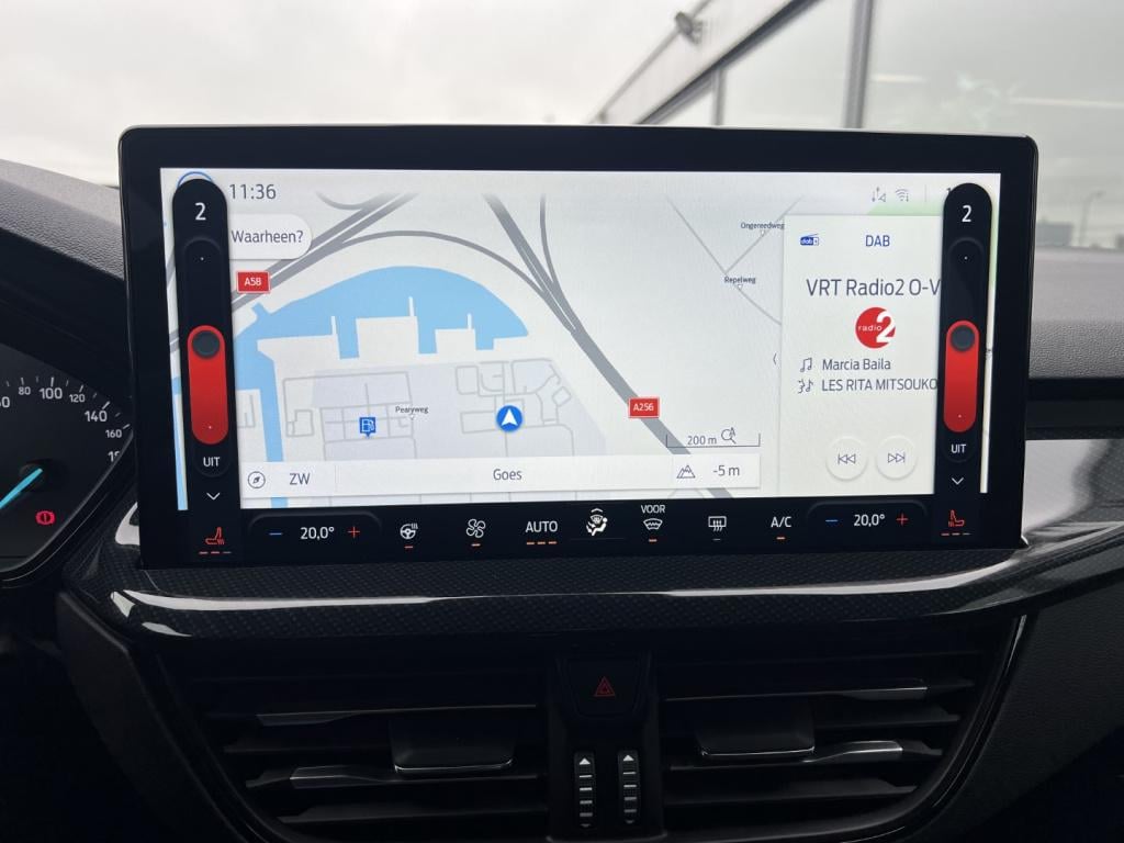 Ford Focus 1.0 ecoboost hybrid 125pk st-line , adaptive cc ,voorruitverwarm