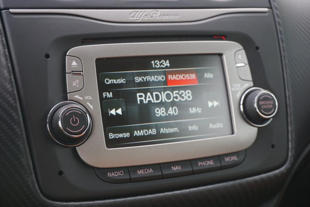 Alfa Romeo MiTo 0.9 twinair distinctive climate / navi / cruise / leder / p