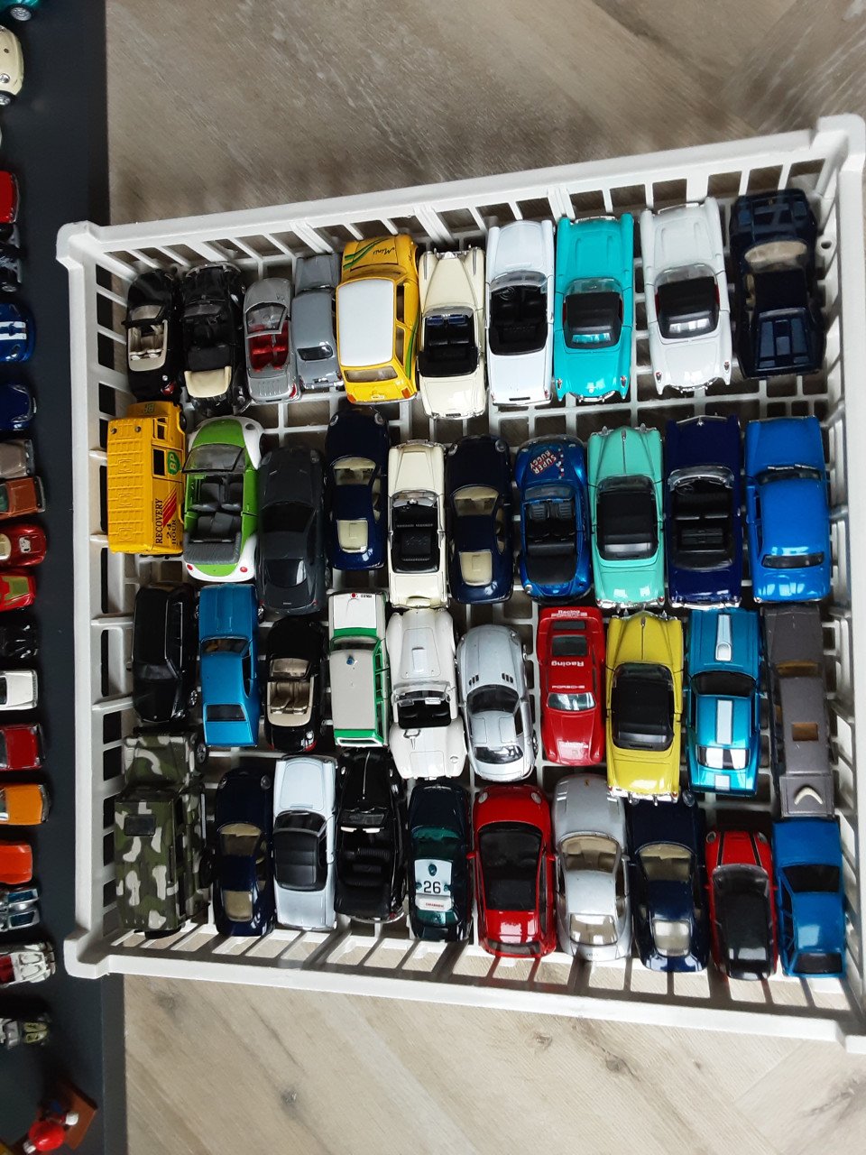 100 model autos