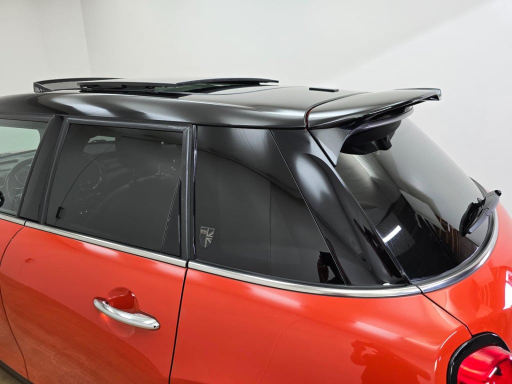 Mini Cooper mini occasion 2.0 automaat | 5 deurs en maar 1 van in nl | twee