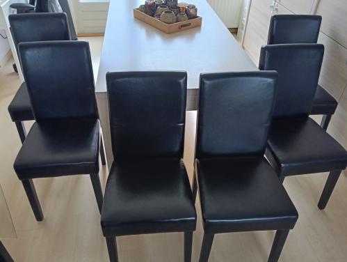 6 zwarte leren stoelen -1 jaar oud-