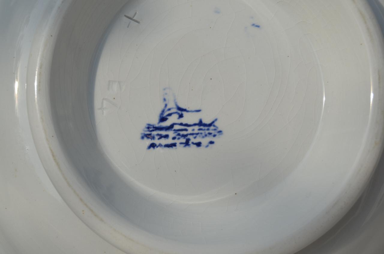 2 Aardewerk dekschalen Regout Maastricht