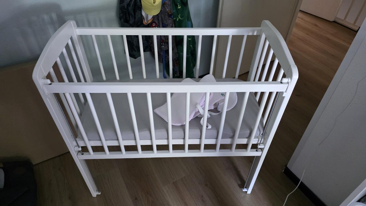 Houten co sleeper incl. 2x molton en overtrek
