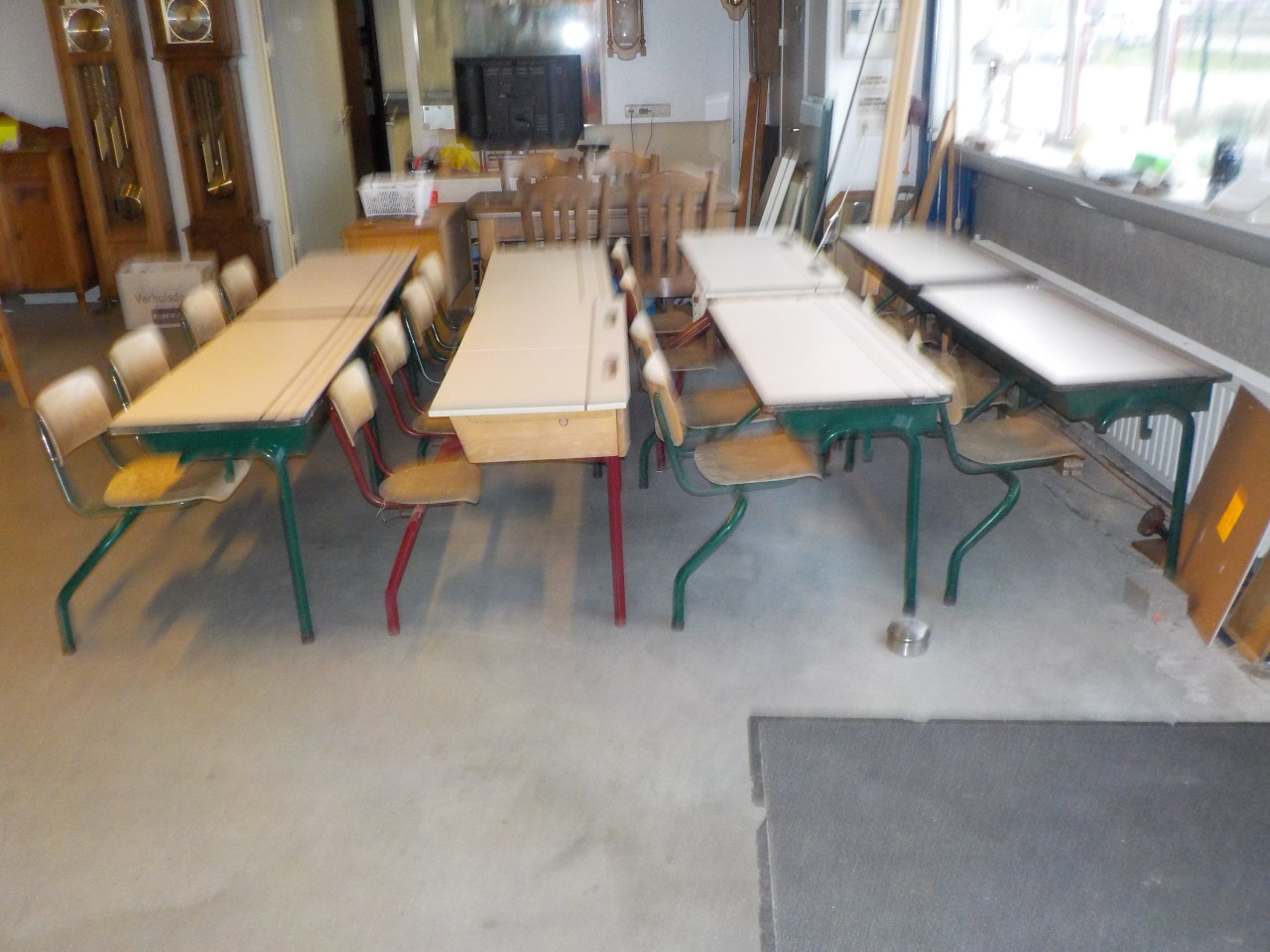 Dubbele schoolbankjes in goede staat OPRUIMPRIJS 25 euro