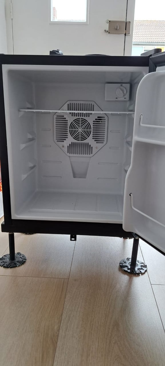 Thermo elektrisch campingkoelkastje