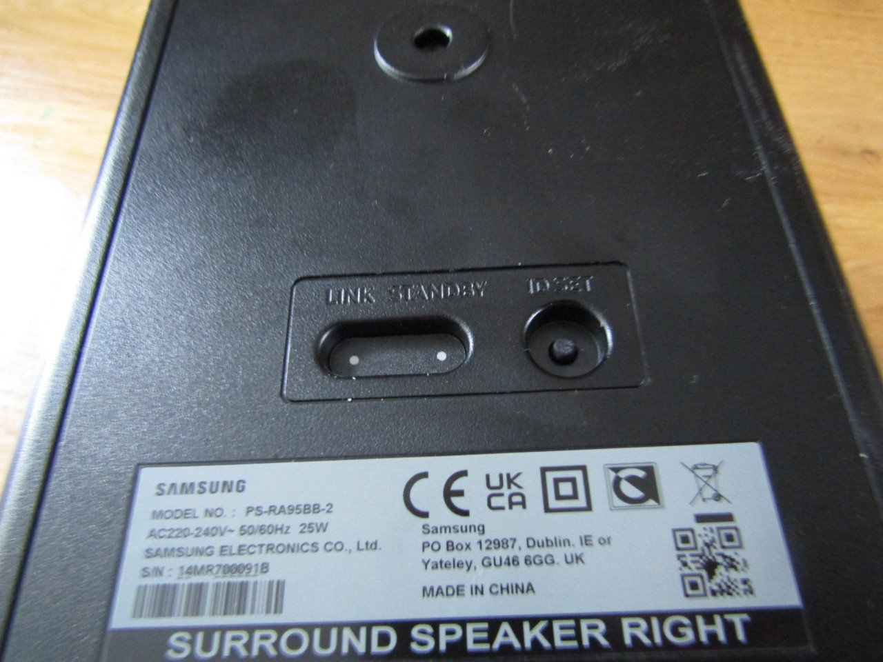 Soundbar surround speakers