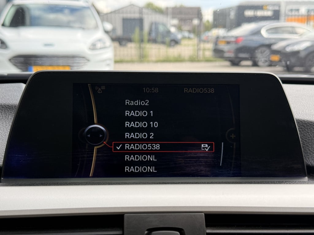 BMW 3-serie 320i high executive | navi | leder | 260pk | elect trekhaak |