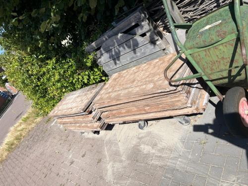 Gratis af te halen: 19 steenschotten van 0.60 x 1.40m