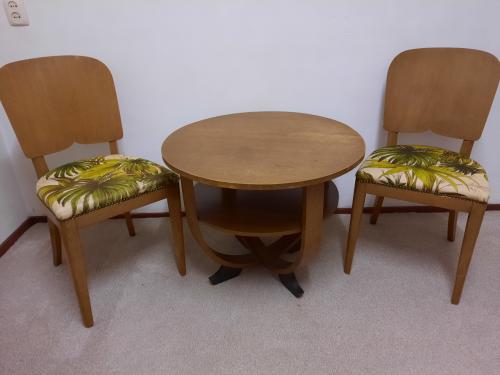 Tafeltje met 2 stoelen