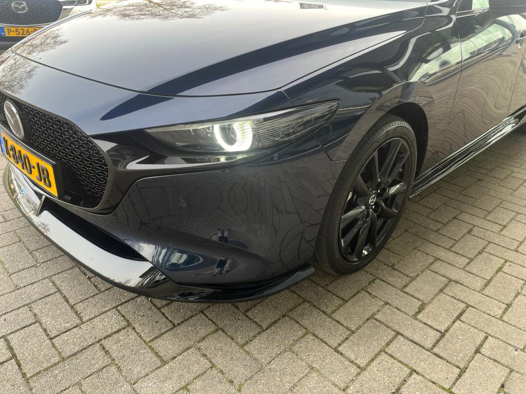 Mazda 3 2.0 skyactiv-x 180 pk luxury |aero pack|bose|trekhaak|rijklaar