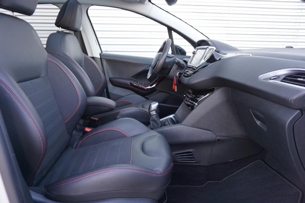 Peugeot 208 1.2 puretech gt-line airco / navi / cruise / camera / pano / ca