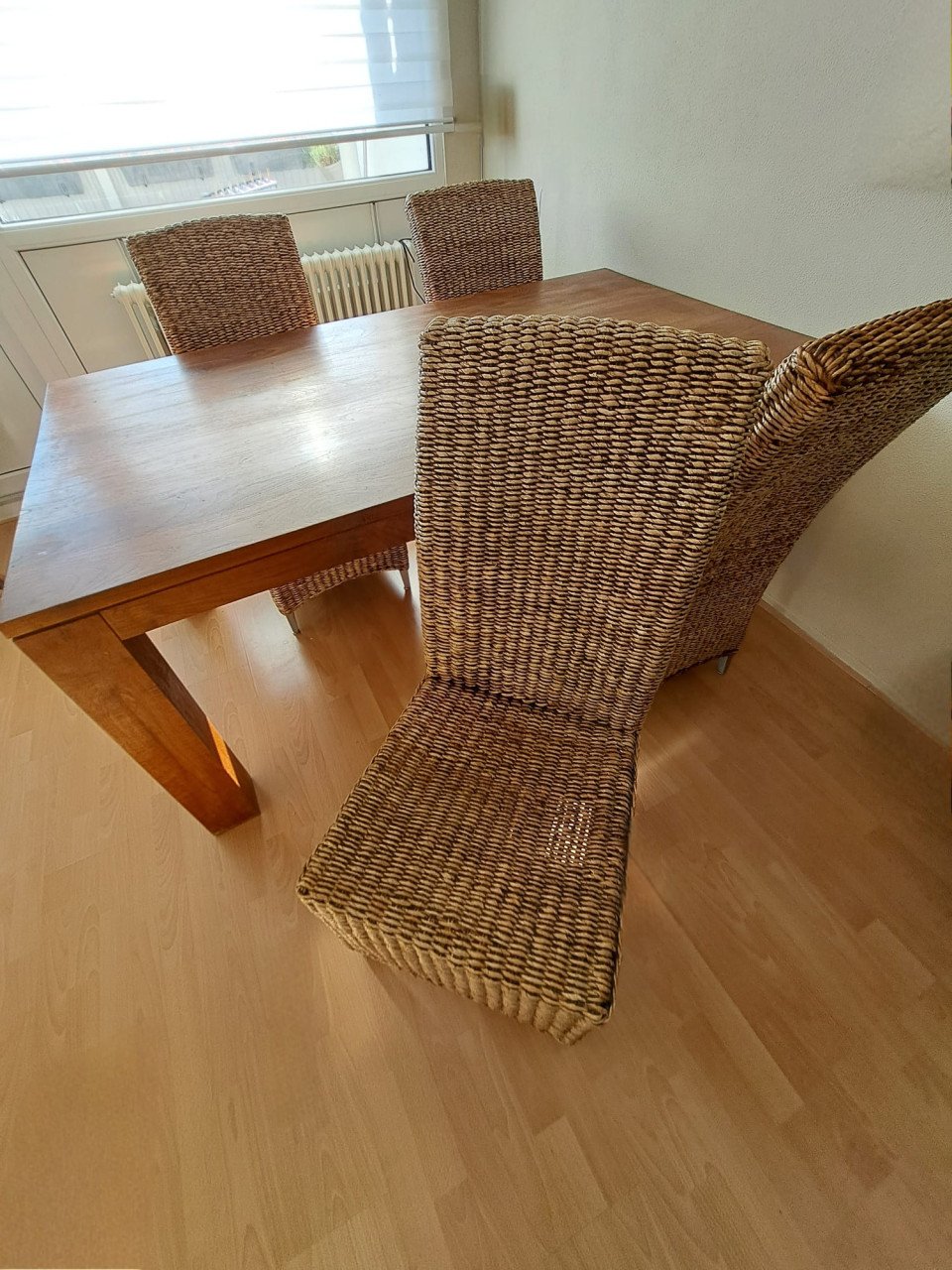 Grote eettafel (uittrekbaar) + 6 stoelen