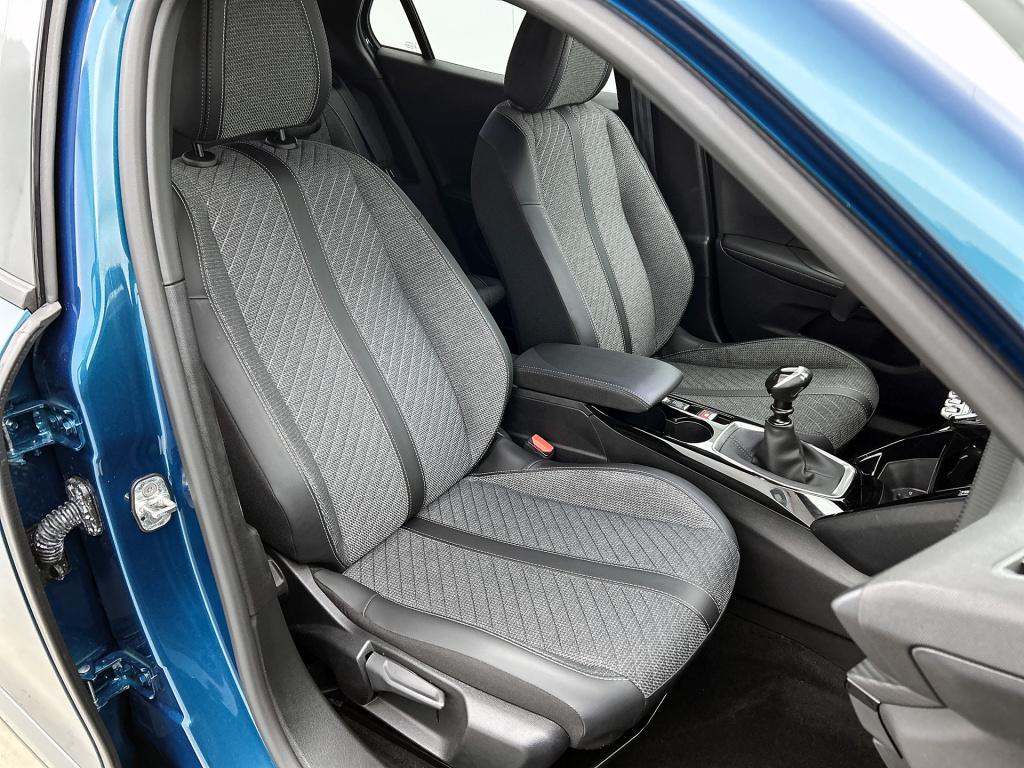 Peugeot 2008 100 pk allure | rijklaar | parkeersensoren rondom | apple carp