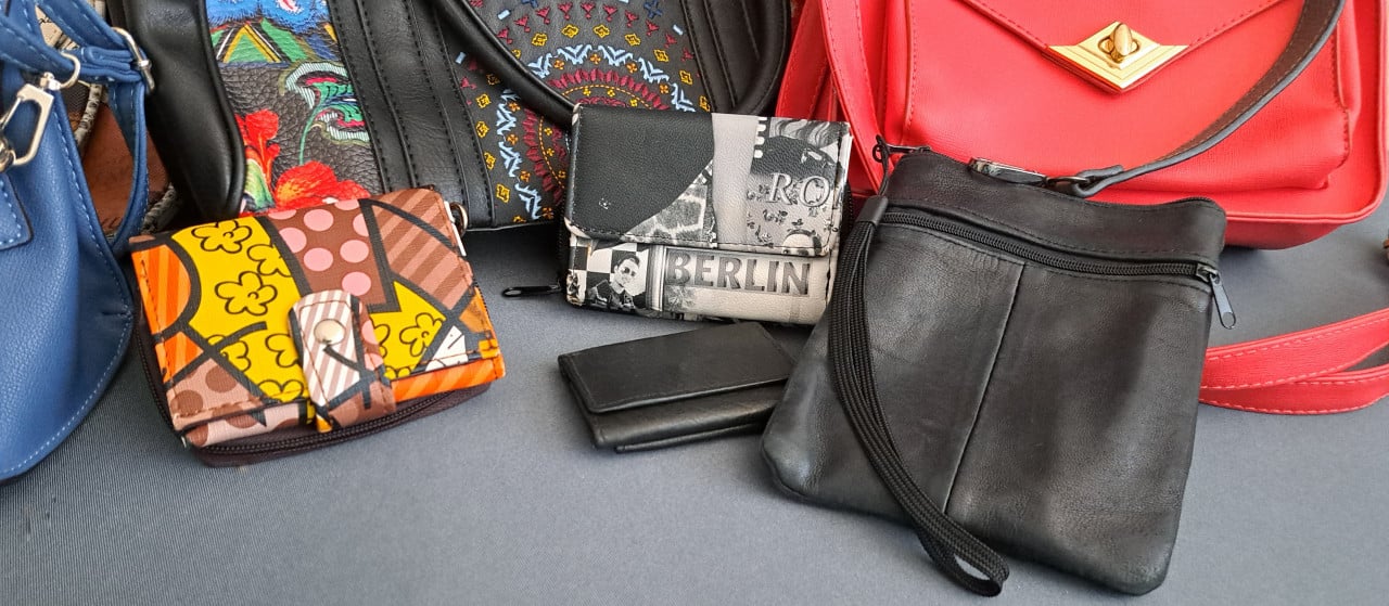 Mooie kleurrijke tassen, z.g.a.n.