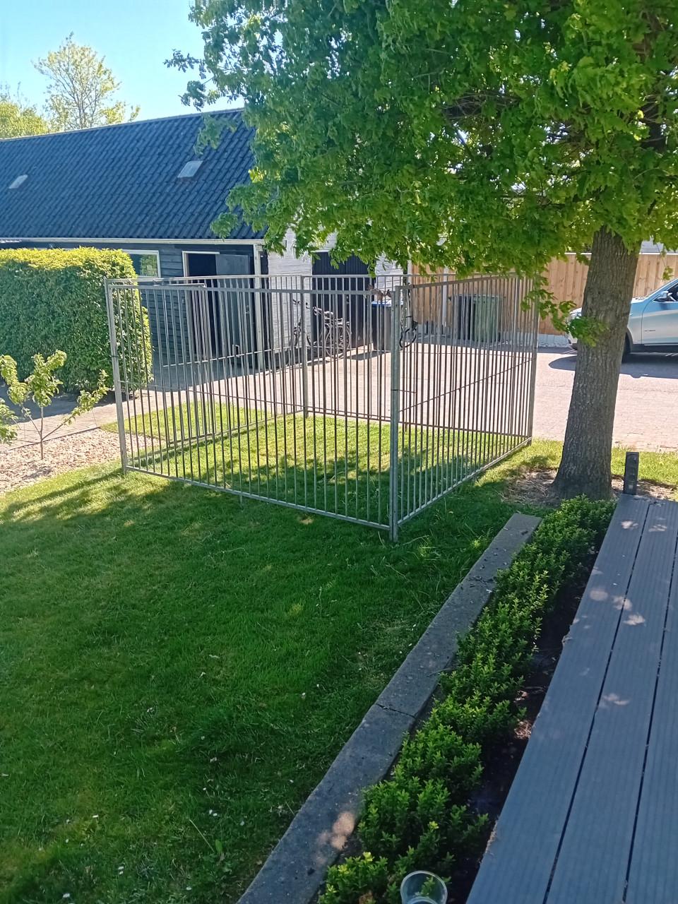 Honde kennel 3×3 m met draaideur
