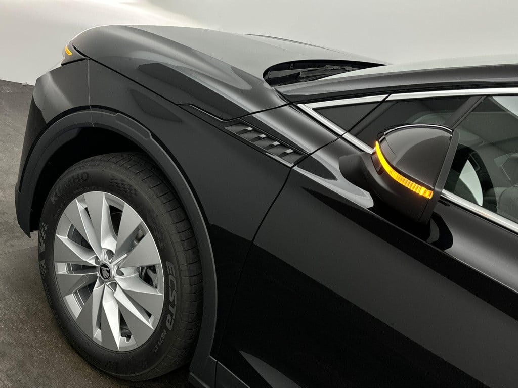 Skoda Elroq business edition tour elektromotor 210 kw / 286 pk