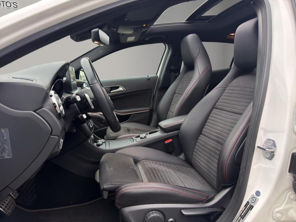 Mercedes-Benz Gla-klasse 180 business solution amg pano camera clima