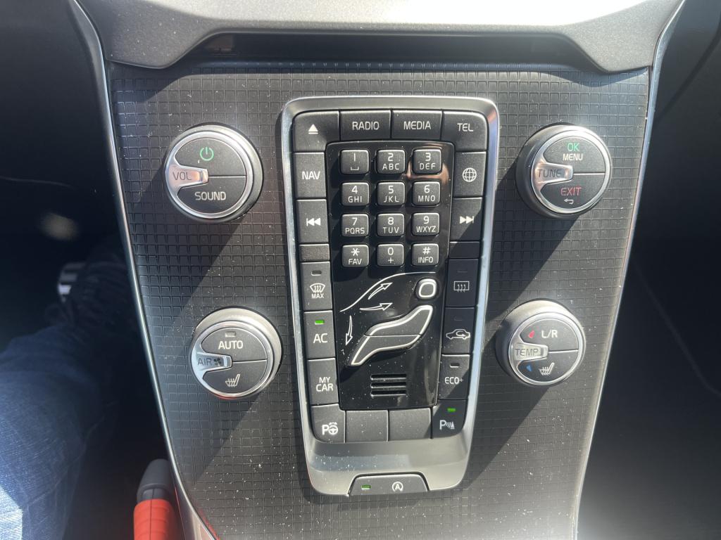 Volvo V40 1.5 t3 polar+ r-design sport pano navi trekhaak automaat