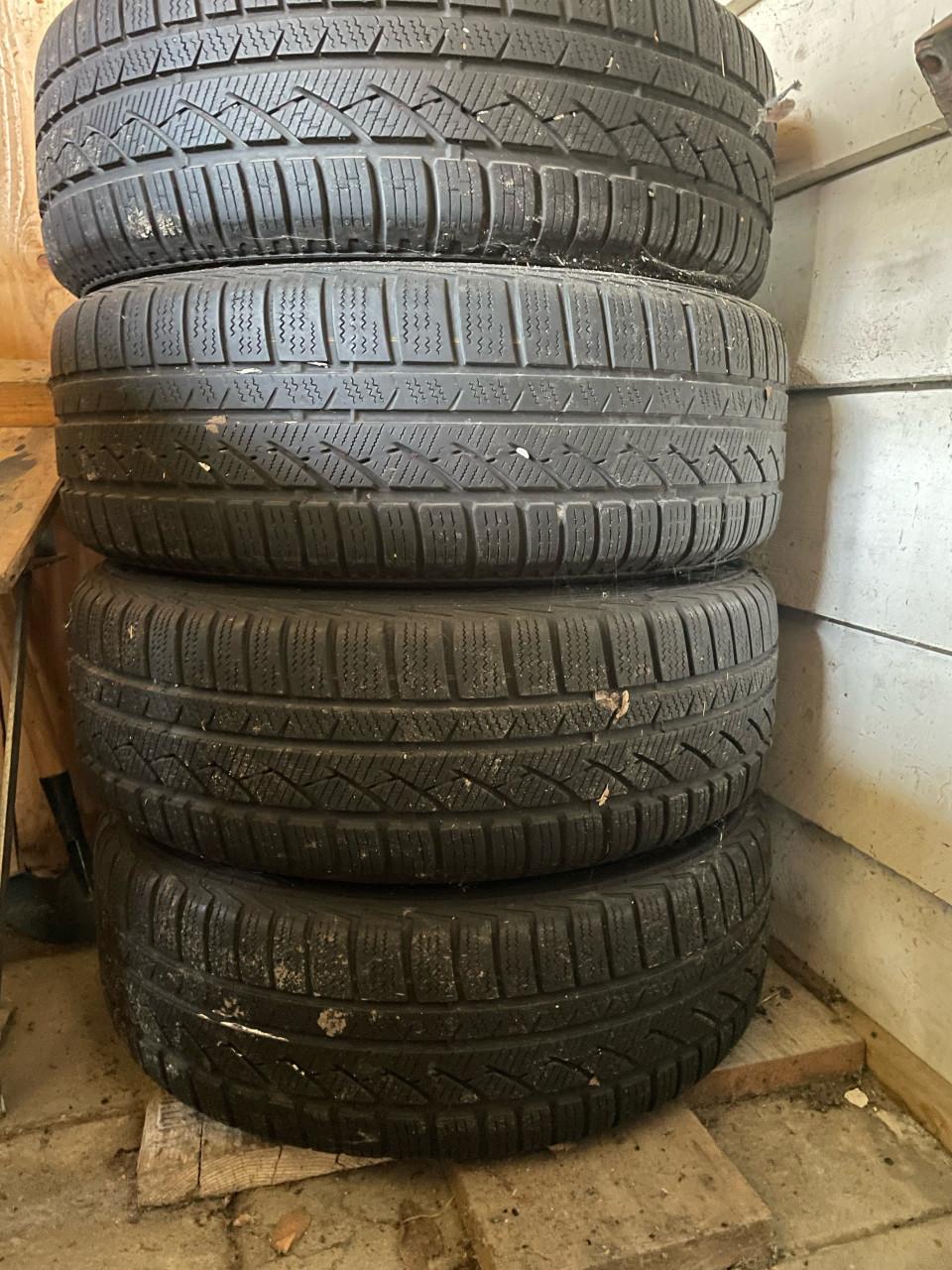 Winterbanden 205/60 R16 op velg