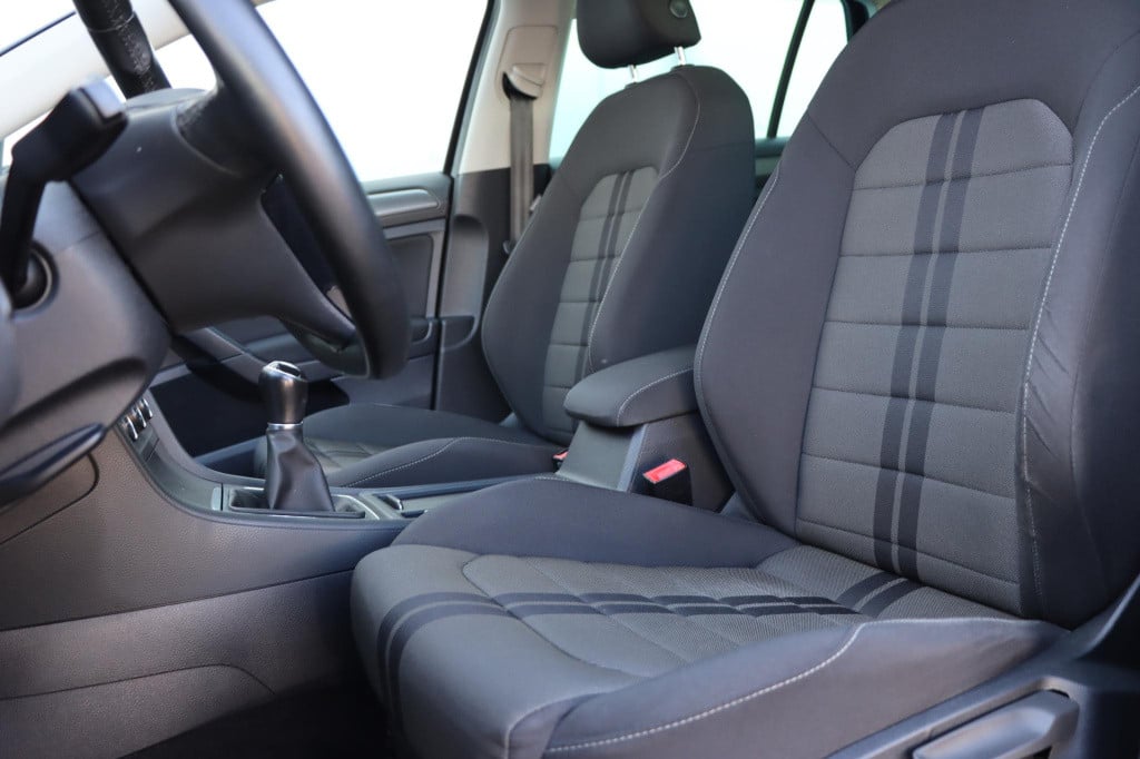 Volkswagen Golf 1.2 tsi business edition r connected