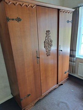 Vintagekast minimaal 60 jaar jong.