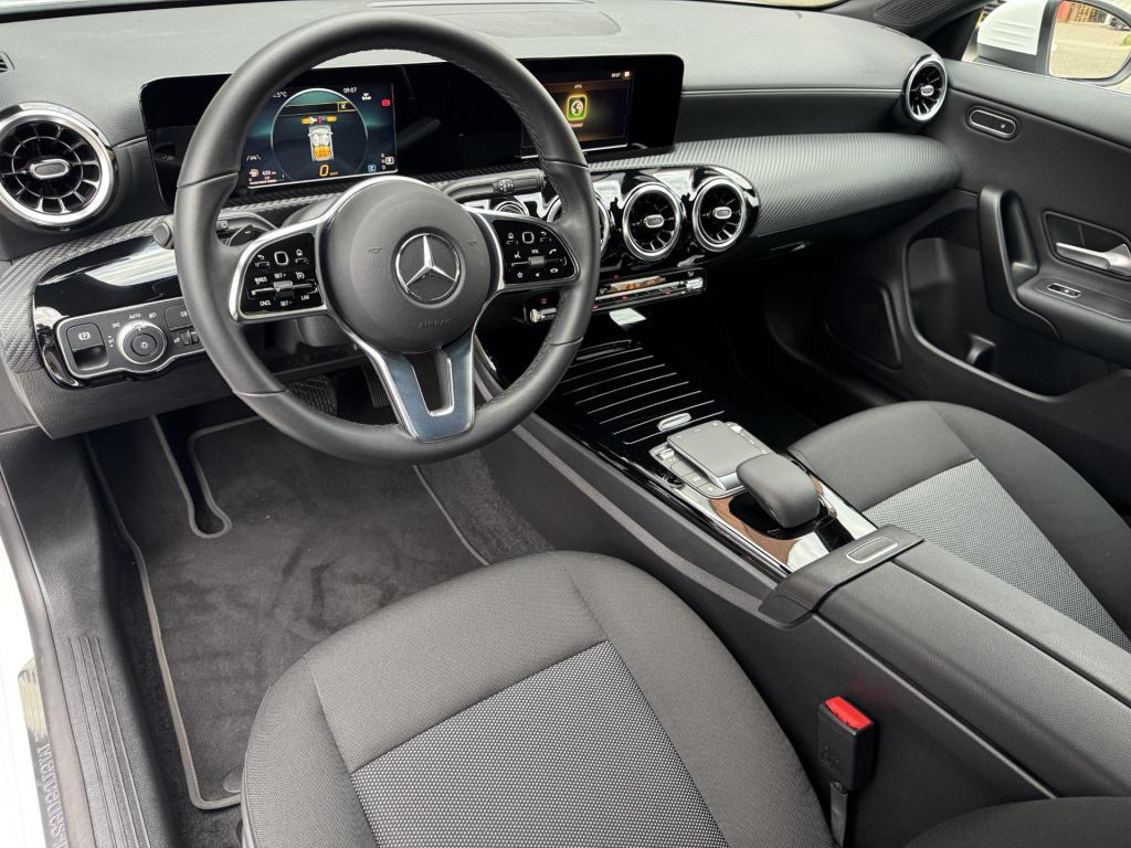 Mercedes-Benz Cla shooting brake 180 automaat, nl-auto!