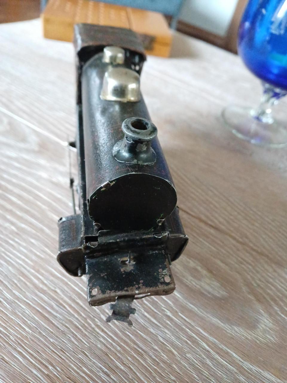 OUD METALEN LOCOMOTIEFJE