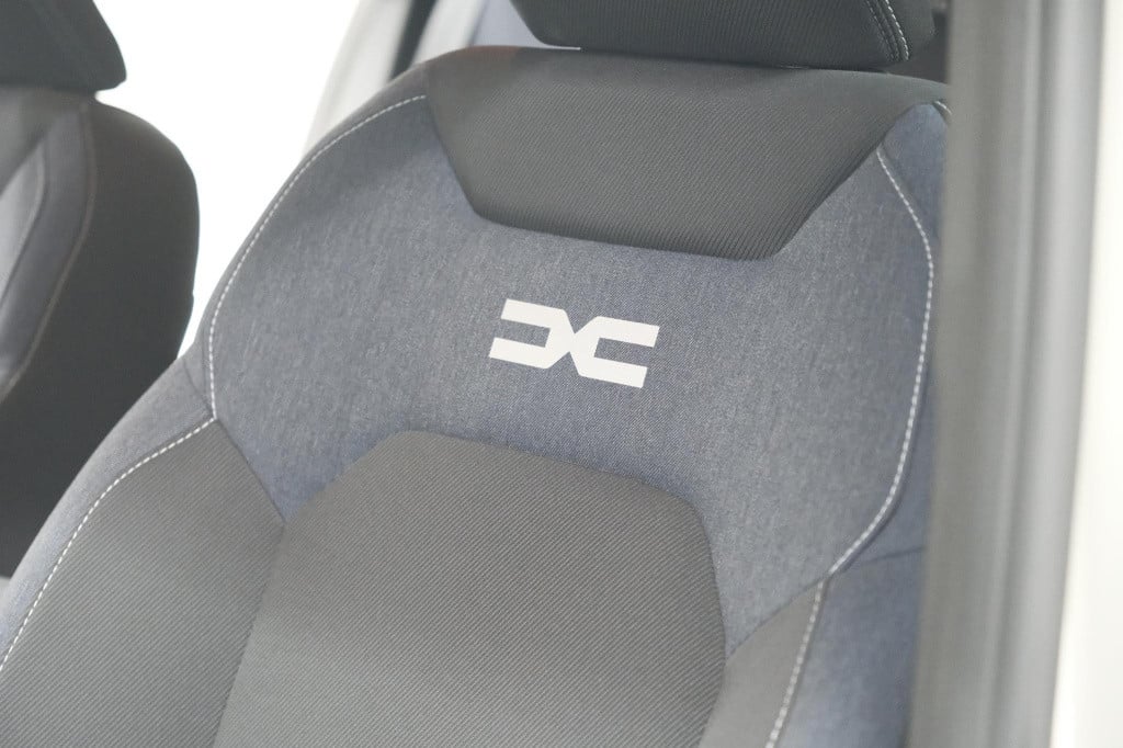 Dacia Duster mild hybrid 130 expression | camera | stoelverwarming | apple 