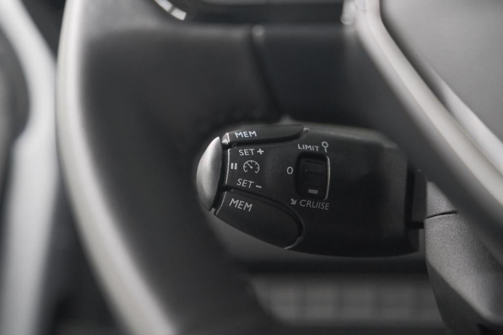 Peugeot 208 puretech 100 allure | apple carplay | parkeersensoren | climate