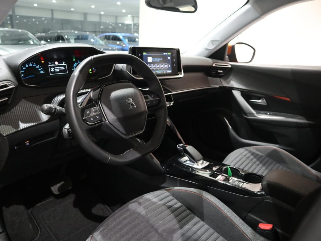 Peugeot E-2008 ev active 50 kwh | 31.000km! | navigatie | apple carplay/and