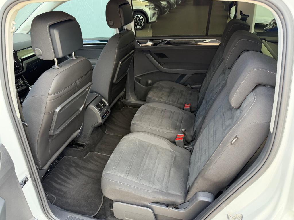 Volkswagen Touran 1.5 tsi 150pk highline | trekhaak | led | carplay | 17 in