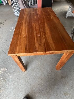 Eetkamertafel