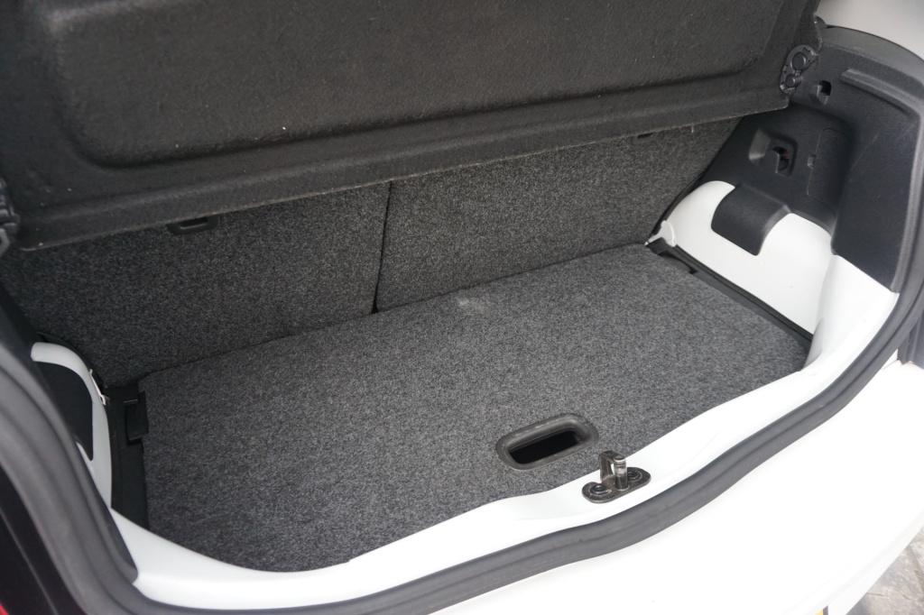 Volkswagen UP! 1.0 high up! bluemotion airco / navi / cruise / elektr. rame
