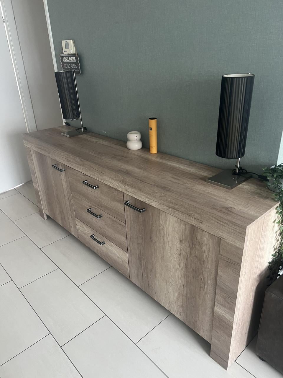 Dressoir (h83xb210xd42,5cm)