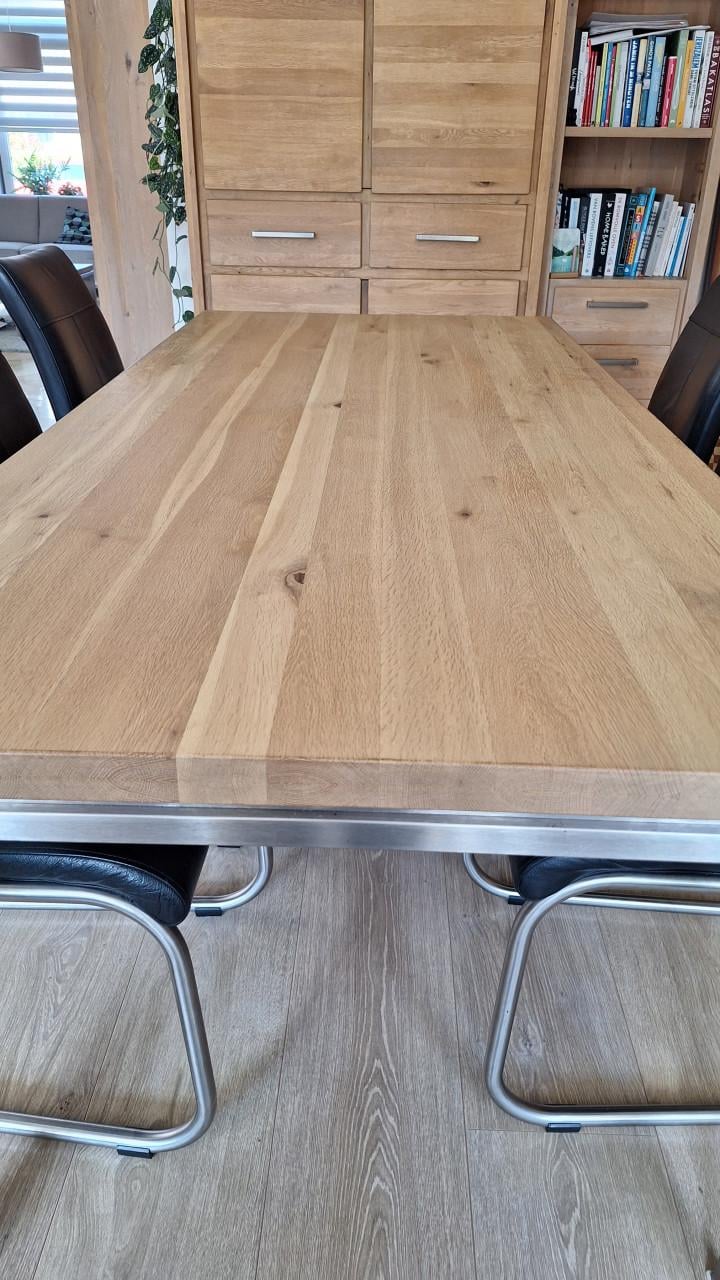 Eetkamertafel + 6 stoelen (en eventueel 2 salontafels)