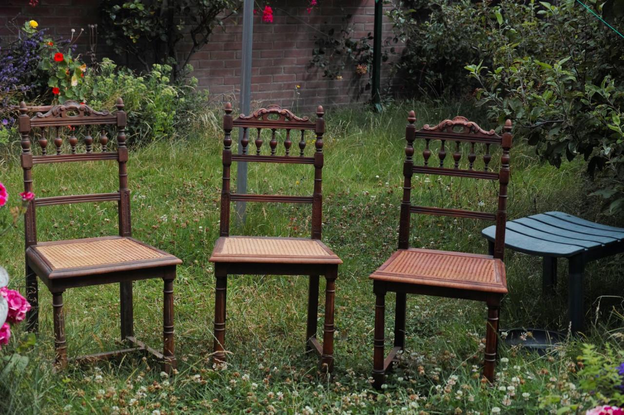 3 antieke stoeltjes