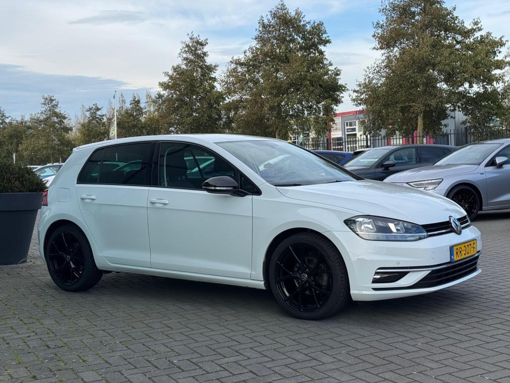 Volkswagen Golf 1.0 tsi * massage stoel * camera * carplay * stoelverwarmin