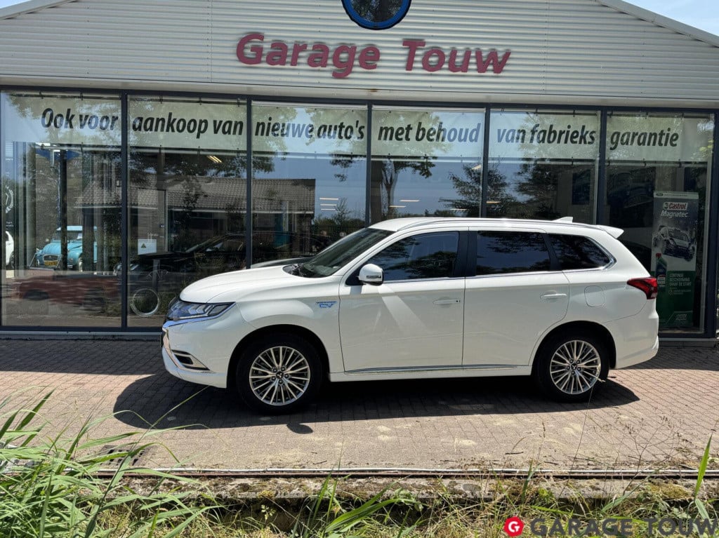 Mitsubishi Outlander 2.4 phev pure+ afn.trekhaak + winterset