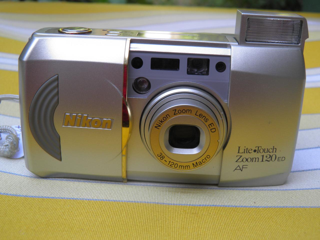 Nikon lite touch zoom 120 ed af werkt prima,