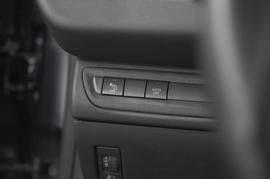 Peugeot 208 puretech 82 signature | allseason banden | navigatie | parkeers