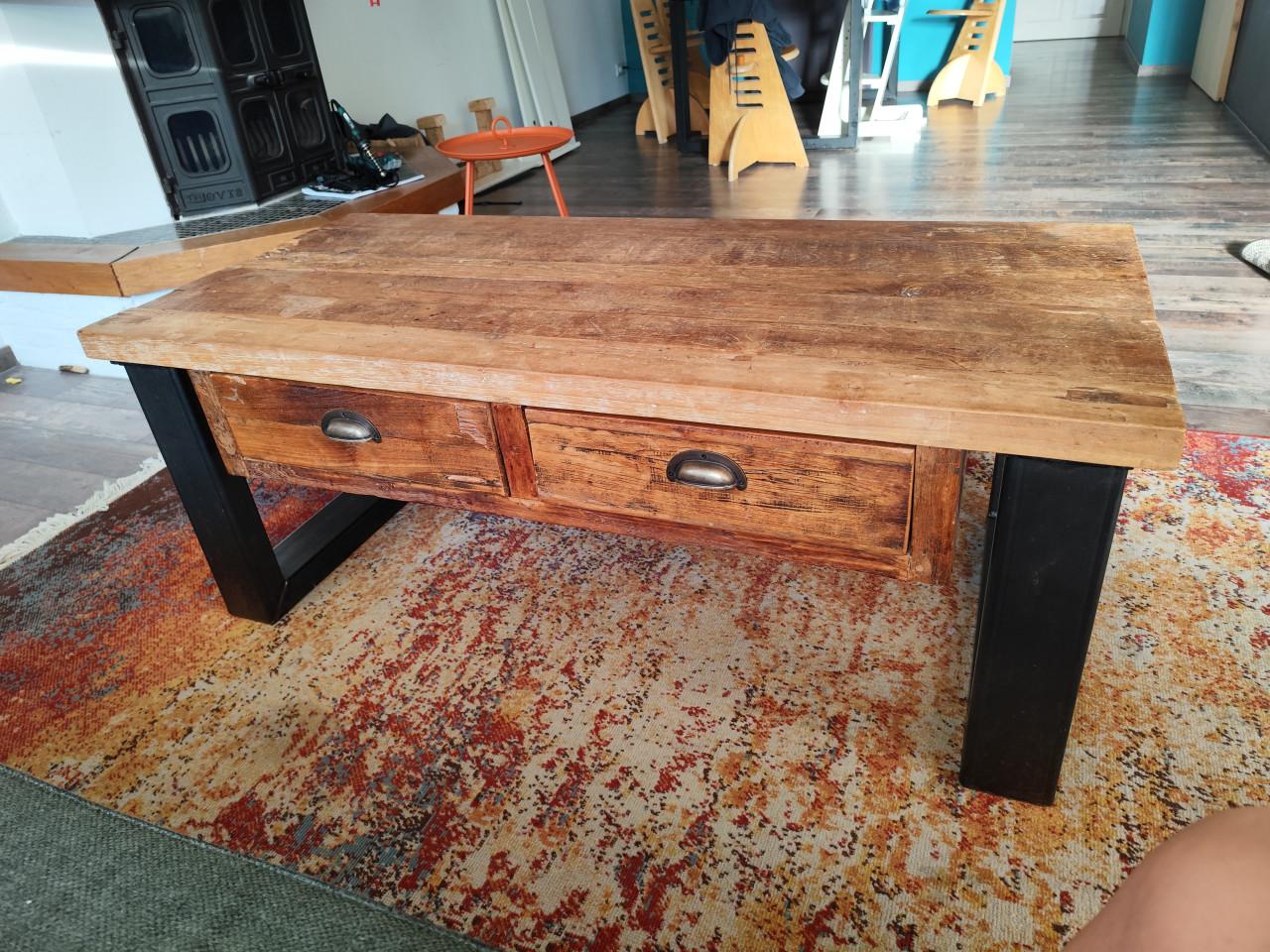 Robuuste salontafel van Mangohout