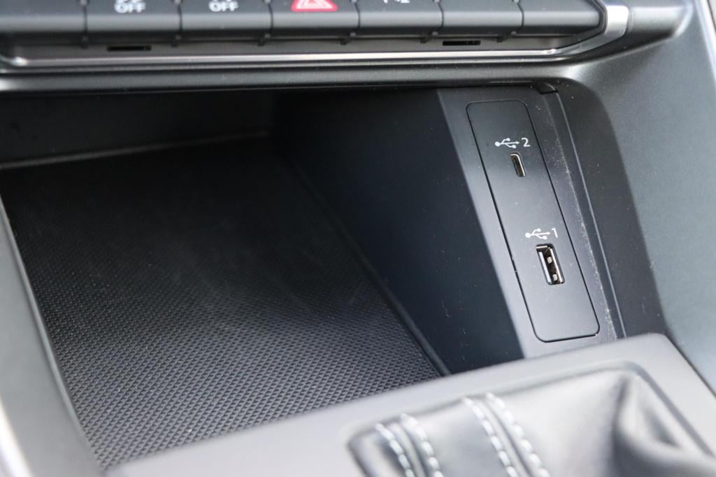 Audi Q3 35 tfsi s line 150pk s-tronic
