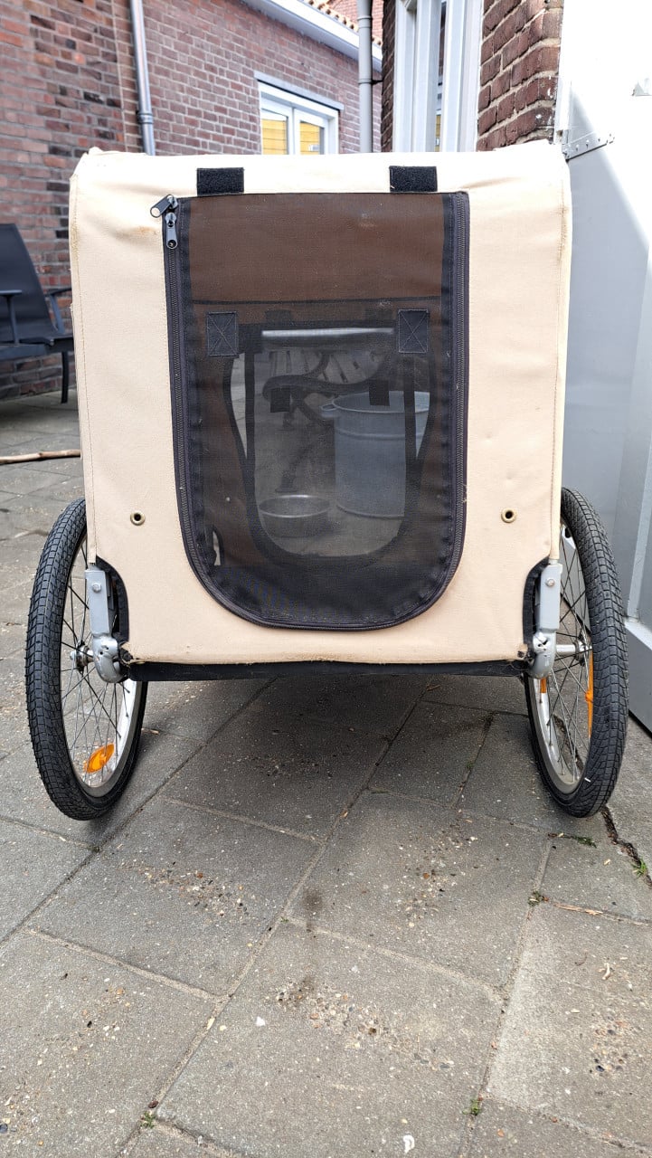Grote hondenfietskar