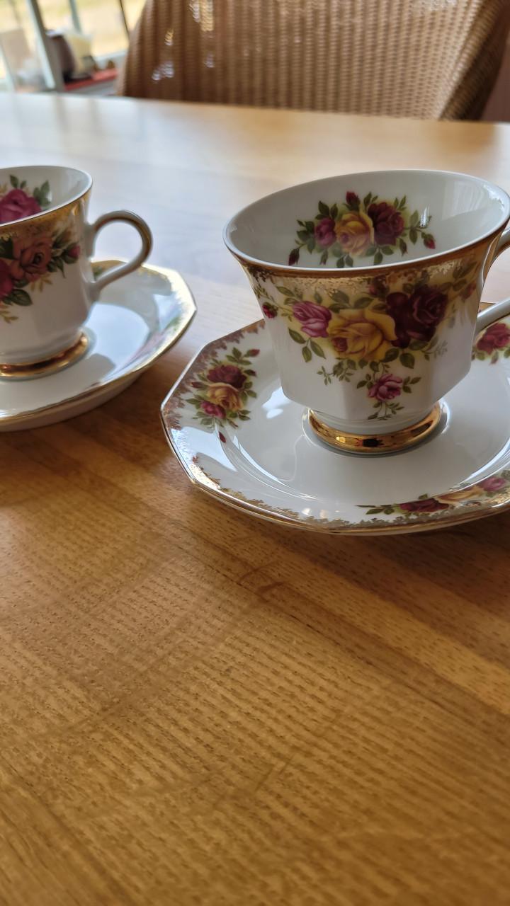 2 vintage kop en schotels