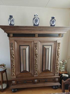 Antieke deken-kast
