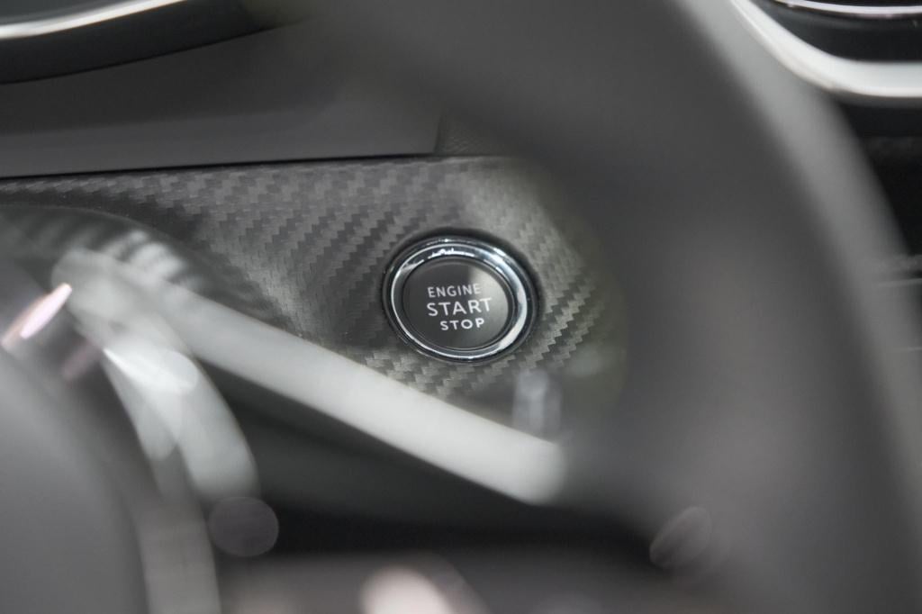 Peugeot 2008 puretech 130 gt | elektrisch panoramadak | camera | dodehoekde