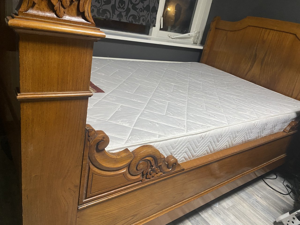 Antieke bed met goede matras