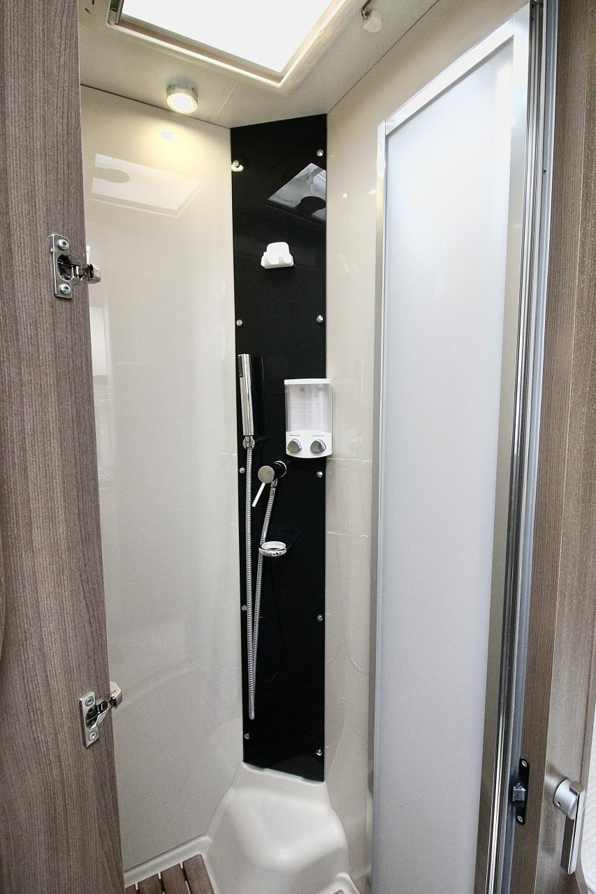 Chausson Welcome 625 (Vast bed + Hefbed, zeer netjes, Euro 5)