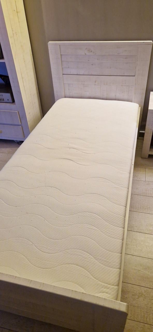 Stoer bed voor meiden, beachlook 90*200 met nachtkastje + matras